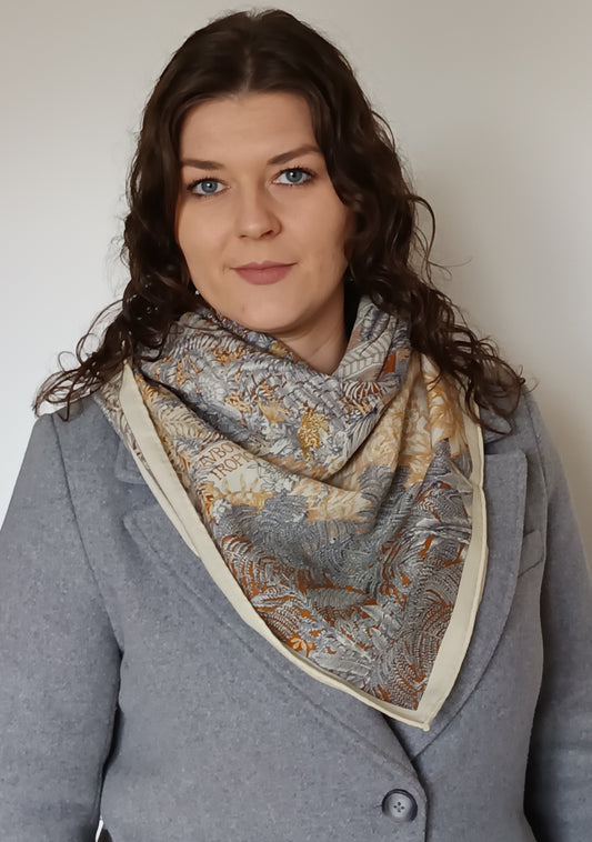 Tropikalna elegancja w jedwabiu i wełnie